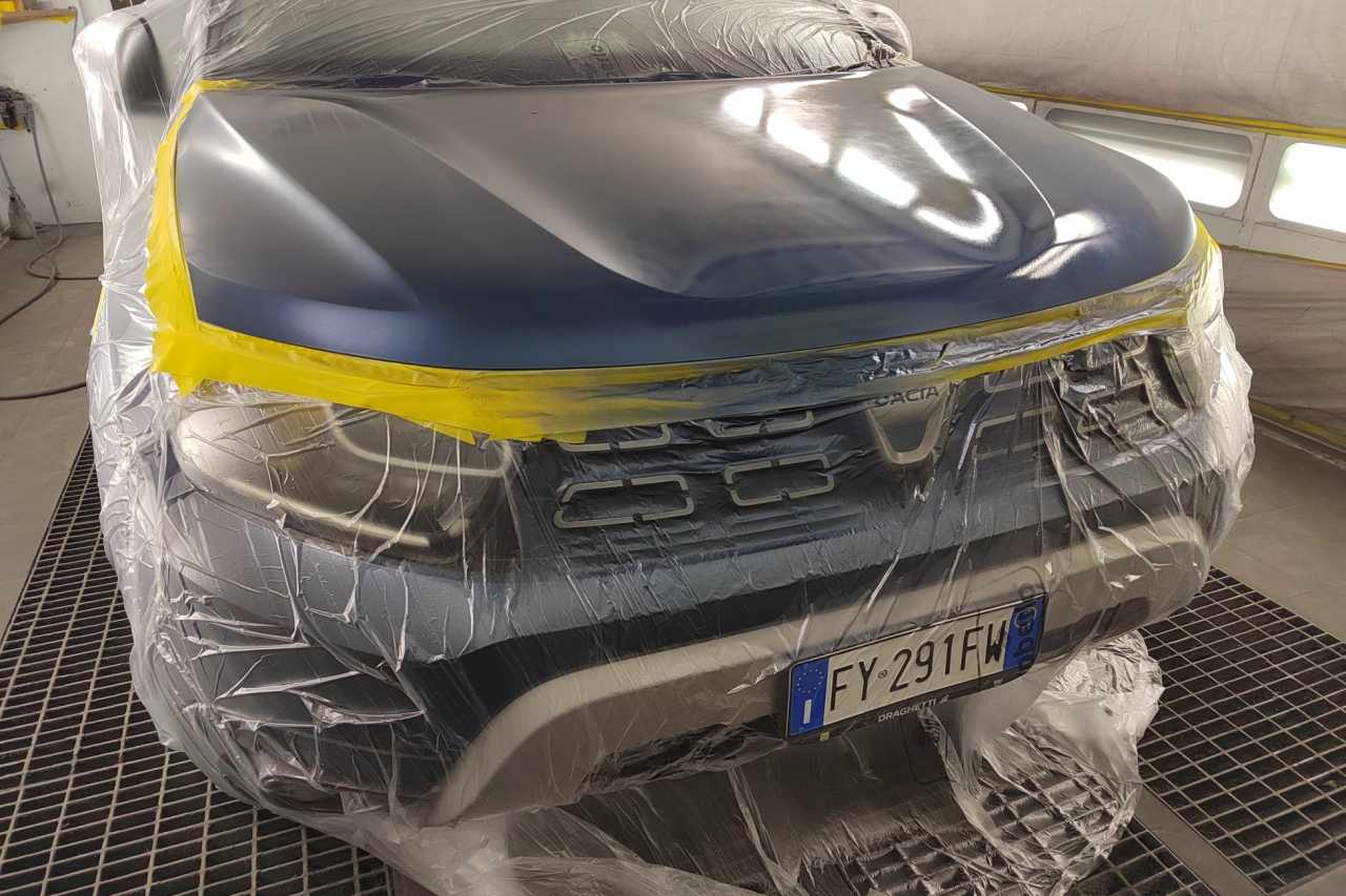 Verniciatura cofano Dacia Duster a Bologna e Funo