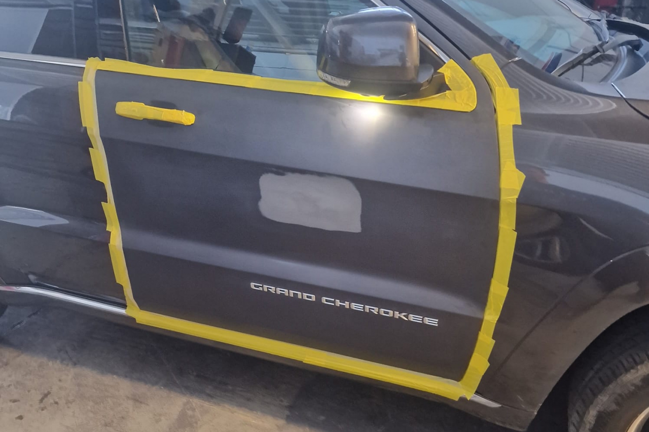 Verniciatura porta Grand Cherokee a Bologna e Funo