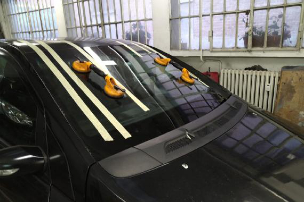 Sostituzione cristallia auto a Bologna e Funo